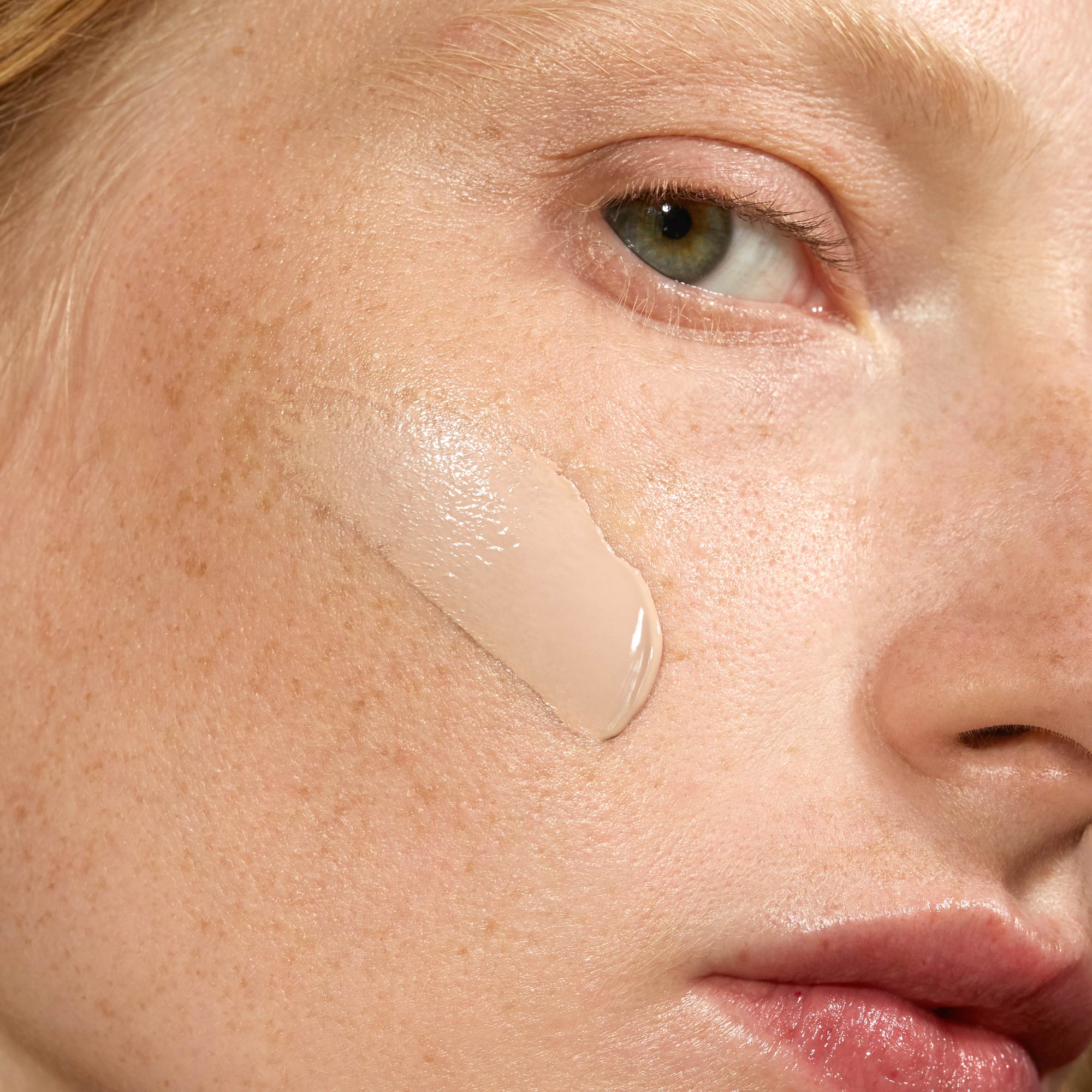 Skinonym Halbmattierende Foundation - Ivory 20
