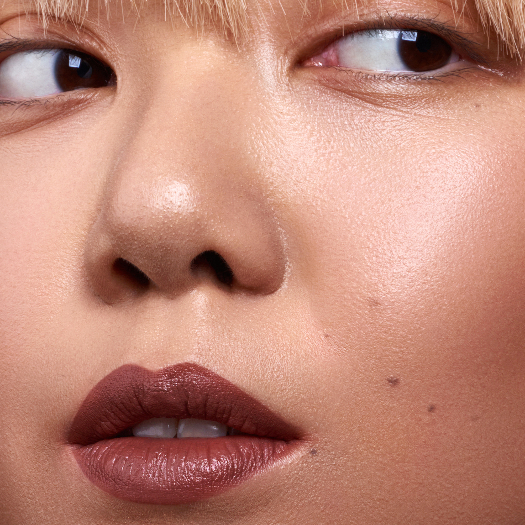 VELVET WEAR Matter Cremiger Lippenstift Dark Nude 35