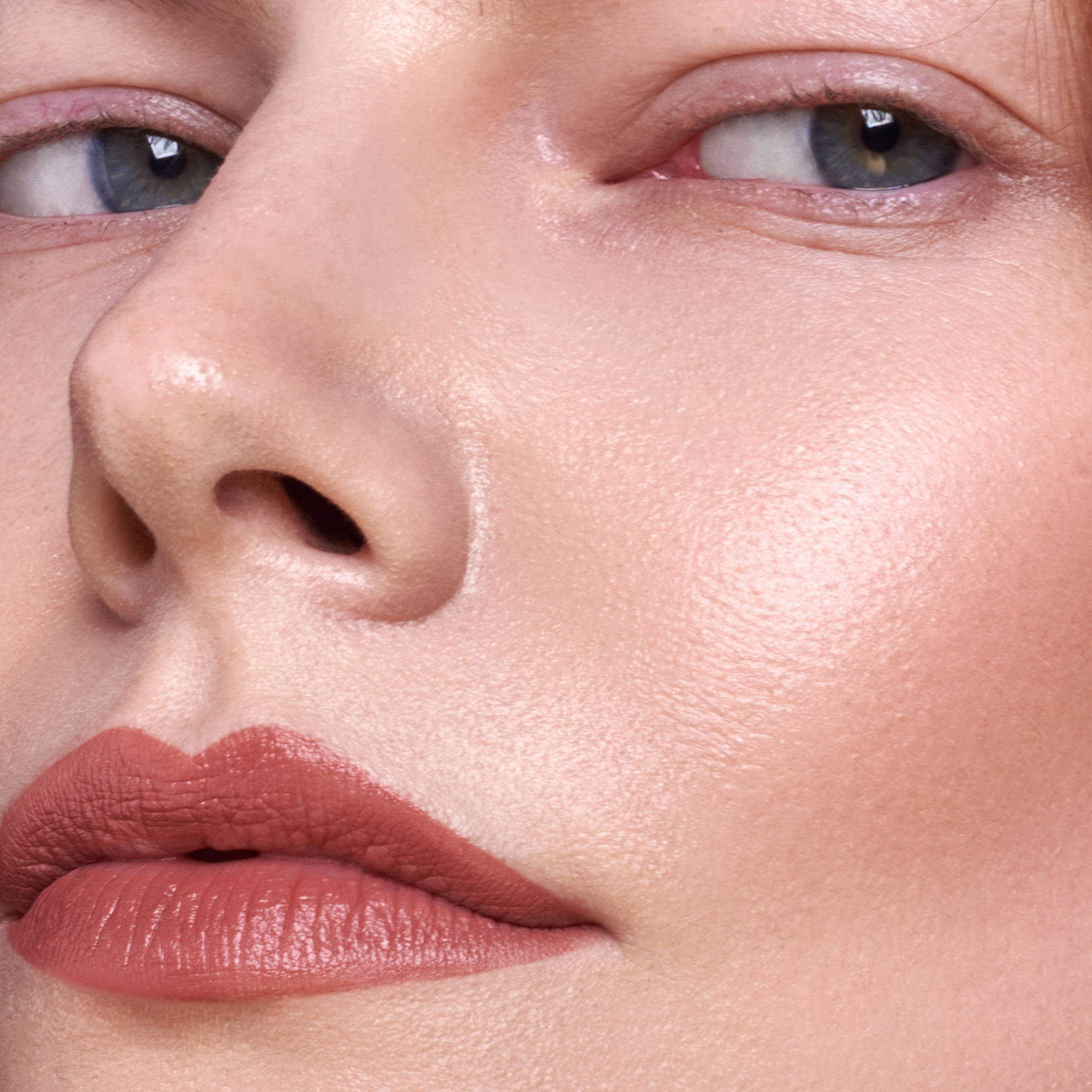 VELVET WEAR Matter Cremiger Lippenstift Warm Nude 32