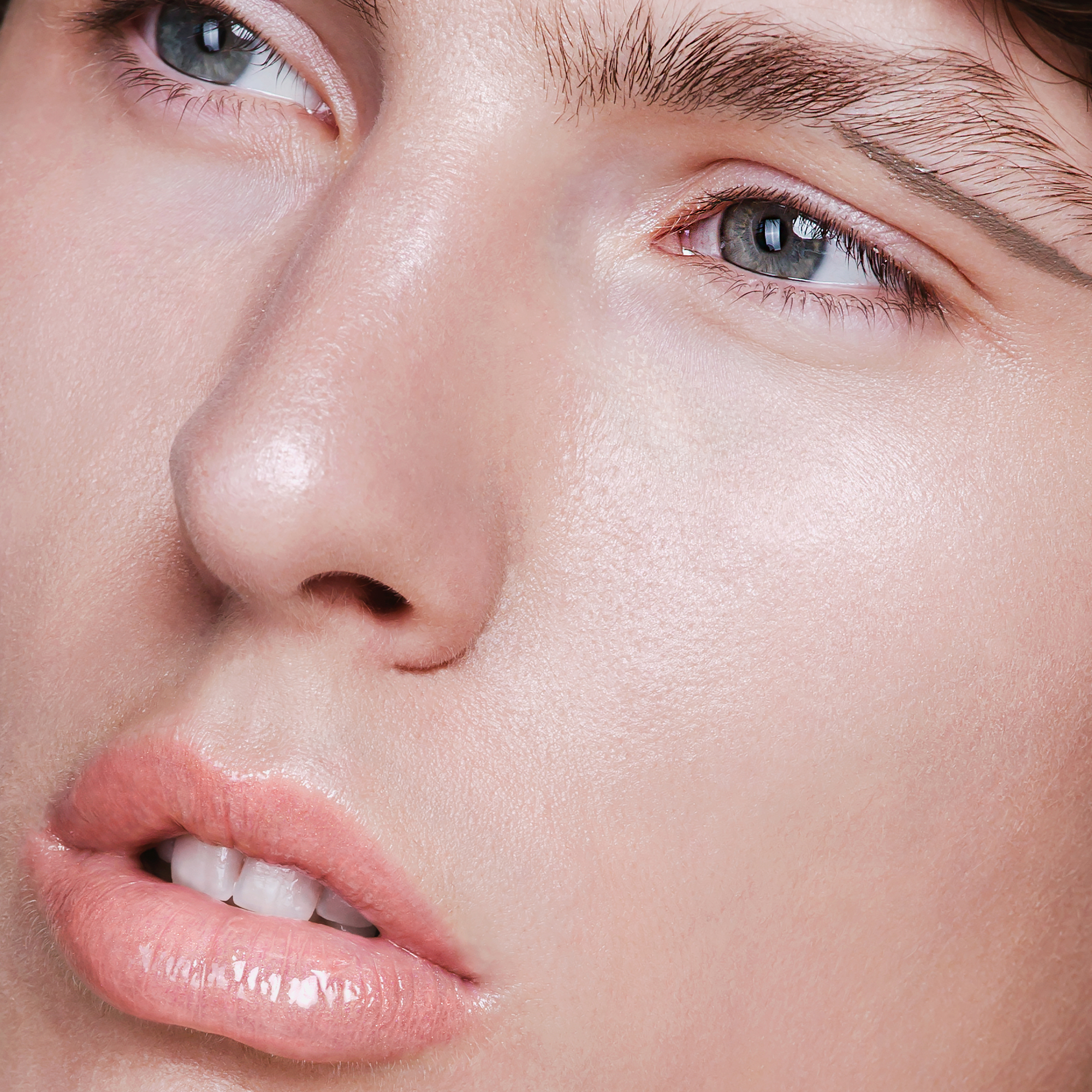GLOSSY VENOM Feuchtigkeitsspendendes Lipgloss Nude Coral 74